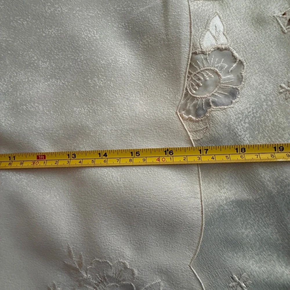 Vintage Cream Embroidered Floral Cutwork Scalloped Placemats Napkins Set of 8